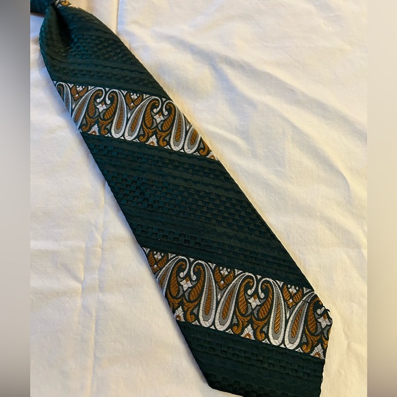 WEMBLEY VTG 70s Clip-on Elegant Green and Brown Paisley Tie - Picture 2 of 6